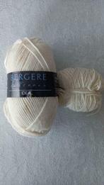 70 grammes de laine à tricoter bergère de France.Idéal.