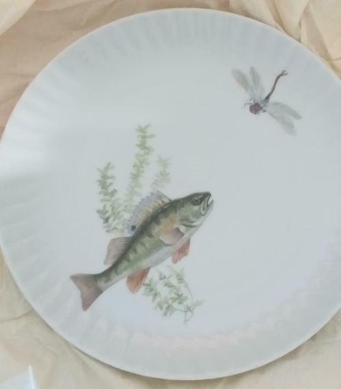 12 assiettes motif poissons, Maison & Meubles, Cuisine | Vaisselle, Comme neuf, Enlèvement ou Envoi