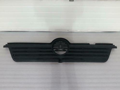 Grille van Mercedes Atego W973 W970, Auto-onderdelen, Vrachtwagen-onderdelen, Mercedes-Benz, Carrosserie en Plaatwerk, Gebruikt
