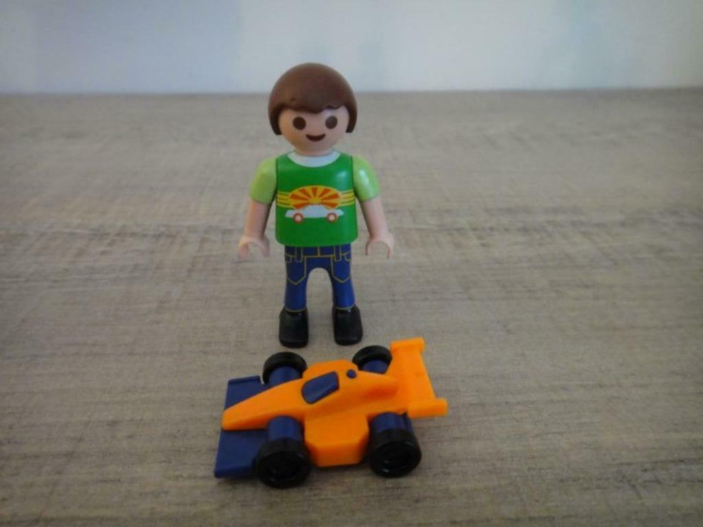 Playmobil kindje met speelgoedauto city huis, Ophalen of Verzenden, Gebruikt, Complete set