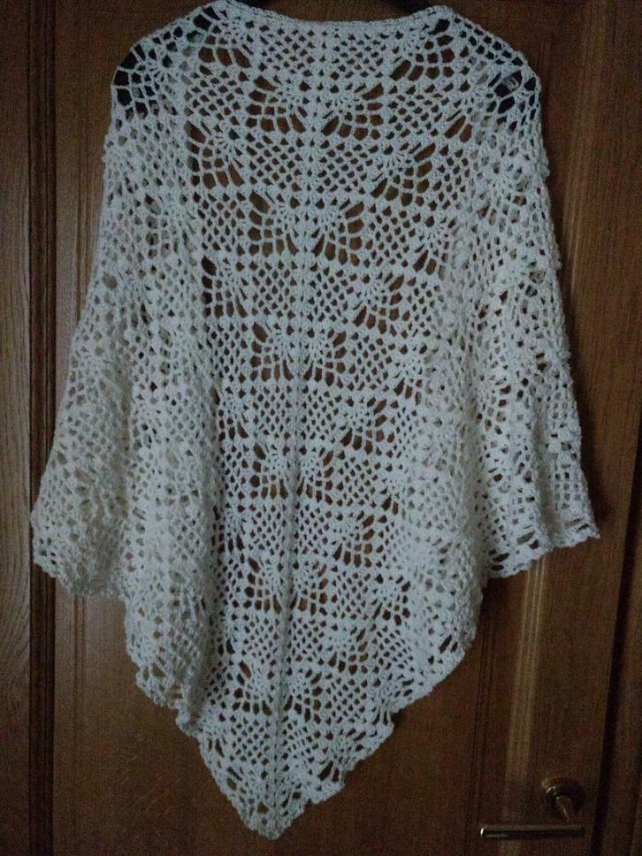 Châle fait main neuf, Kleding | Dames, Gelegenheidskleding, Nieuw, Overige kleuren, Ophalen of Verzenden