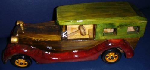 Ancienne voiture en bois peint et verni , de 30,5 cm, Antiquités & Art, Curiosités & Brocante, Enlèvement ou Envoi