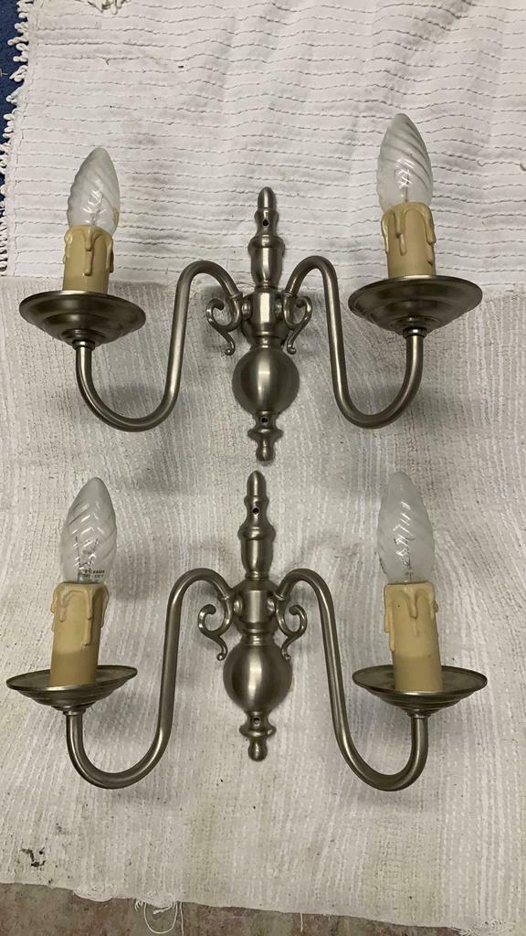 Appliques murales en étain