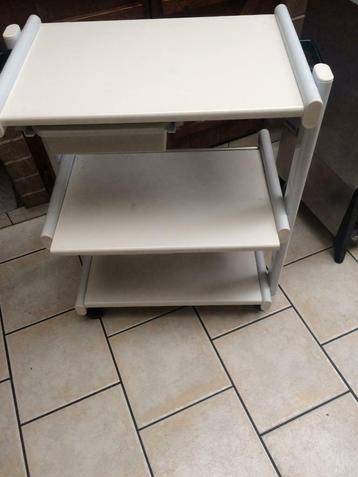 DESSERT VOOR INSTITUUT beschikbaar voor biedingen