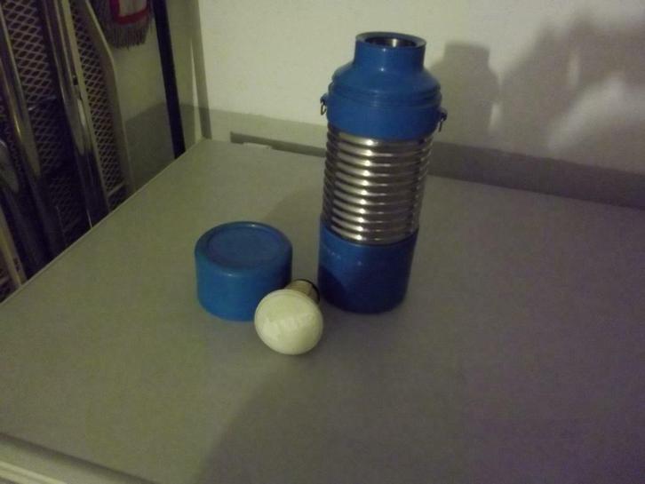 Buta Thermos - marque camping - incassable, Maison & Meubles, Cuisine | Casseroles & Poêles, Enlèvement ou Envoi