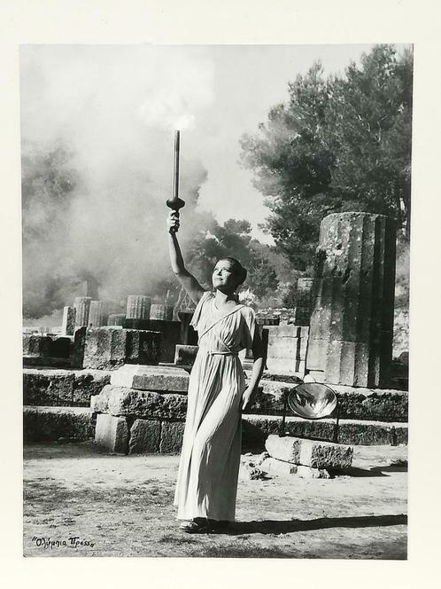 Jeux Olympiques - 1972 - flamme à Delphes, photo authentique, Antiquités & Art, Curiosités & Brocante, Enlèvement
