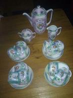Compleet iriserend koffieservies met "luifel" decor voor 12, Antiek en Kunst, Ophalen