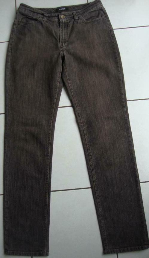 Bruine jeans van Rosner.  -  42, Kleding | Dames, Broeken en Pantalons, Zo goed als nieuw, Maat 42/44 (L), Bruin, Lang, Verzenden