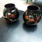 beau vase vintage - verre noir et fleur peinte à la main, Jardin & Terrasse, Autres matériaux, Rond, Utilisé, Moins de 25 cm