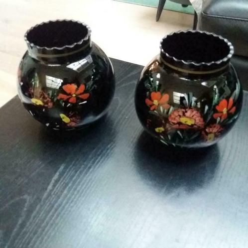 beau vase vintage - verre noir et fleur peinte à la main, Jardin & Terrasse, Pots de fleurs, Utilisé, Autres matériaux, Intérieur