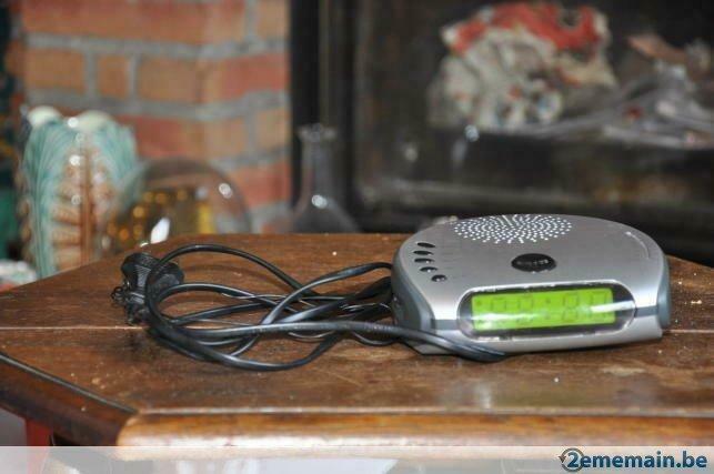 reveil radio electrique gris et argenté, Maison & Meubles, Accessoires pour la Maison | Horloges, Utilisé, Enlèvement ou Envoi