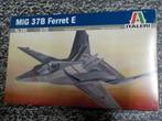 Italeri Mig 37 B Ferret E 1/72 Sovjet stealth vliegtuig, Nieuw, Vliegtuig, Italeri, 1:72 tot 1:144