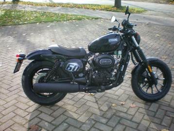 HYOSUNG BOBBER 125 V TWIN