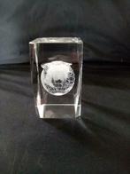 Presse papier cube cristal en  trois D gravé au laser, Enlèvement ou Envoi