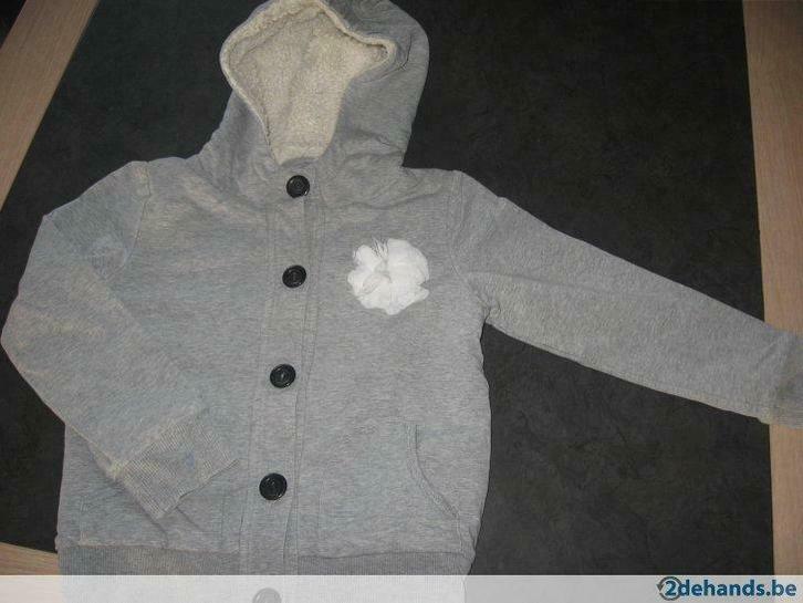 Heel mooie en dikke grijze trui met wol vanbinnen,maatje 122, Kinderen en Baby's, Kinderkleding | Maat 122, Gebruikt, Meisje, Trui of Vest