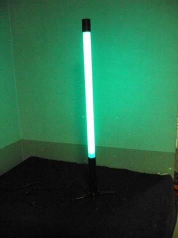 belle lampe tube en vert lumineux avec tube, Enlèvement, Comme neuf