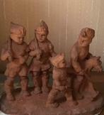 Belle sculpture de 4 soldats en terre cuite, Enlèvement