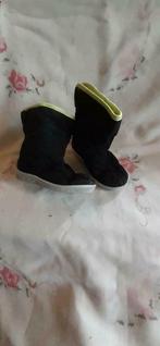 Paire de pantoufles botte caoutchouc et tissu pt23, Zo goed als nieuw, Slofjes