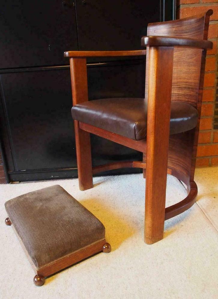 De Coene stoel GEORGES, voetbankje Decoene & Architect Hoste, Huis en Inrichting, Zetels | Voetbanken en poefs, Zo goed als nieuw