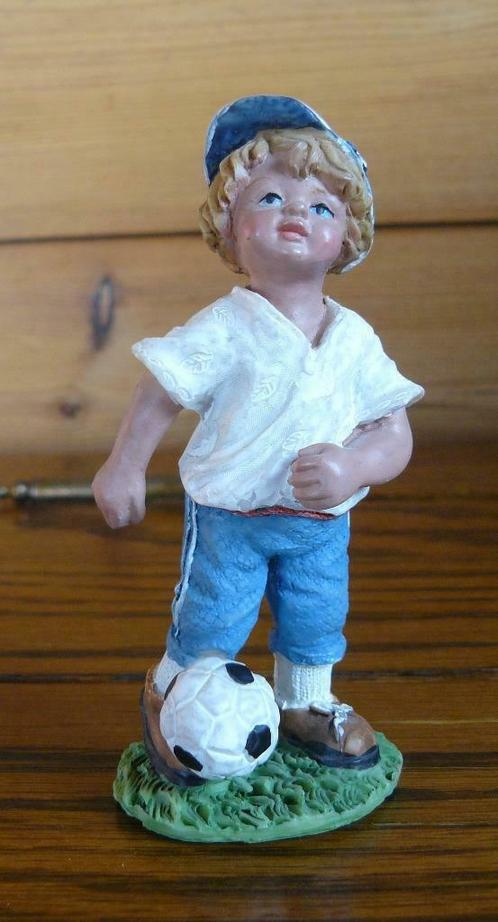 Postures style biscuit : un enfant avec ballon et un clown, Verzamelen, Beelden en Beeldjes, Gebruikt, Mens, Ophalen of Verzenden