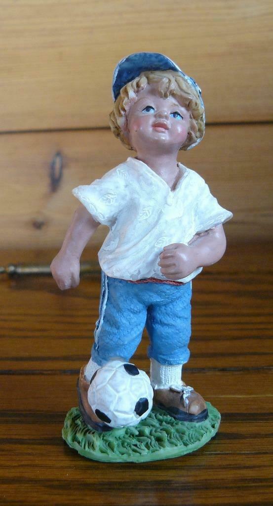 Postures style biscuit : un enfant avec ballon et un clown, Collections, Statues & Figurines, Utilisé, Humain, Enlèvement ou Envoi