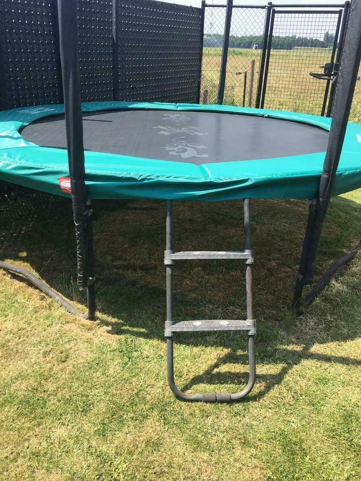 Berg trampoline 3,30mMet nieuwe rand. Met bescherm net/hoes, Sports & Fitness, Sports & Fitness Autre, Utilisé, Enlèvement