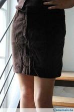 jupe velours brune calvin klein 40/42, Vêtements | Femmes, Taille 38/40 (M), Porté, Enlèvement ou Envoi, Calvin Klein