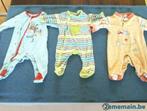 Nombreux pyjamas bébé de diverses tailles