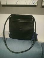 Très joli sac" BARDOLINO" en cuir noir, porté épaule.