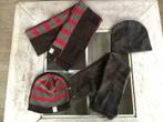 Set muts + sjaal 2 tot 4 jaar roodbruin of bruin legerprint, Kinderen en Baby's, Ophalen of Verzenden, Gebruikt, Jongen, Muts
