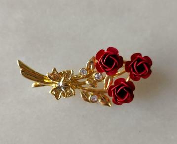 Mooie goudkleurige broche met roosjes beschikbaar voor biedingen