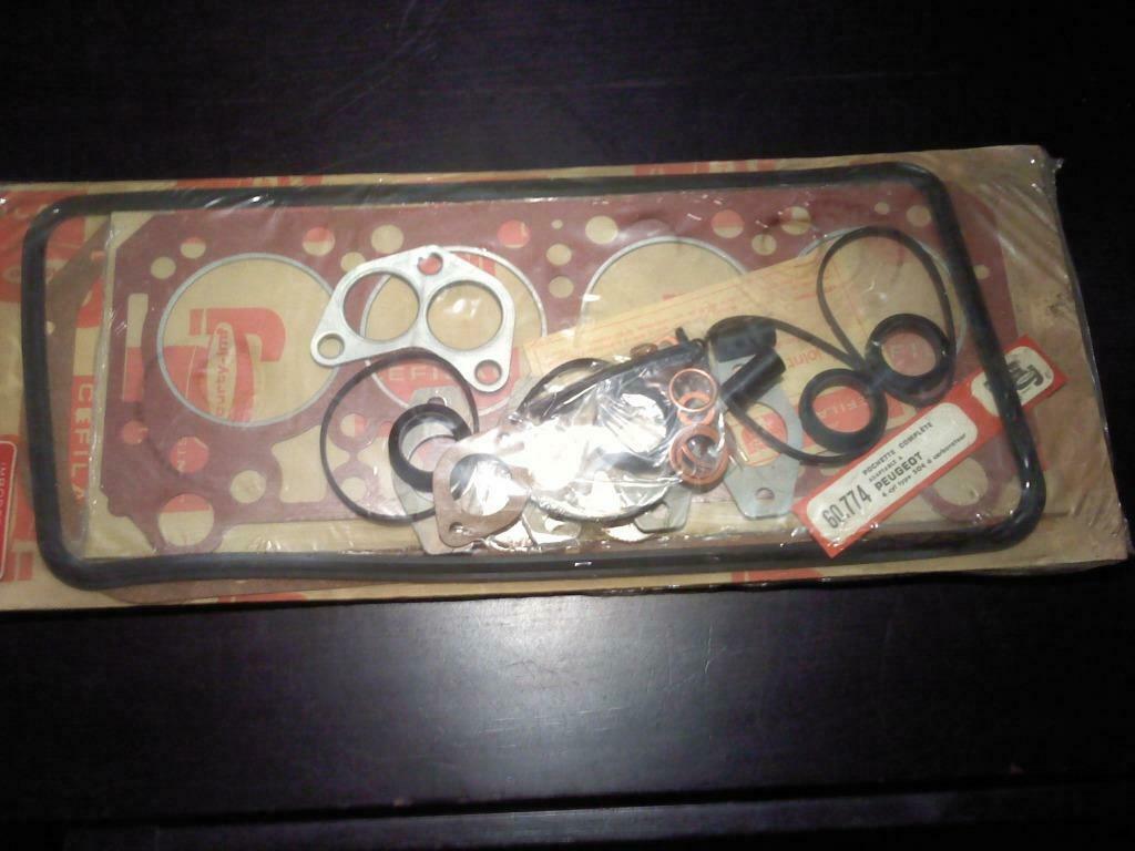 Une pochette de joints complète pour PEUGEOT 4 cyl 504 carbu, Ophalen of Verzenden, Nieuw, Peugeot