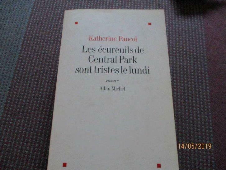 "Les écureuils de Central Park sont tristes le lundi"PANCOL., Boeken, Romans, Gelezen, Ophalen of Verzenden
