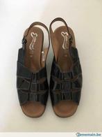Sandales neuves en cuir pointure 41, Vêtements | Femmes, Chaussures, Enlèvement ou Envoi, Neuf, Sandales de bain