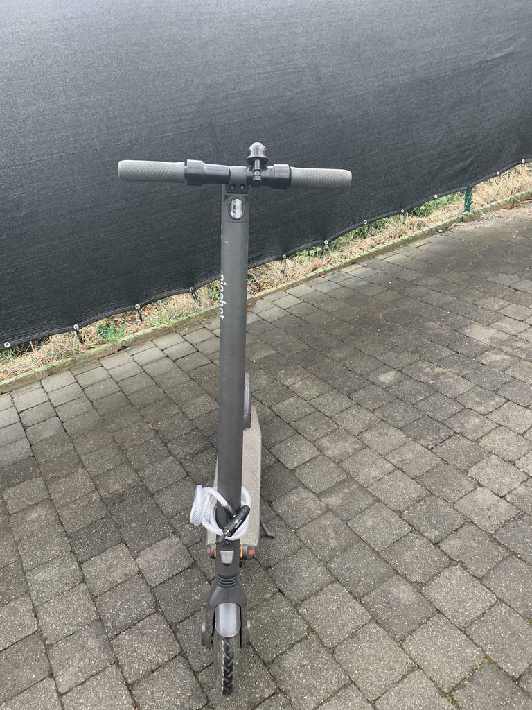 ② Ninebot e25e elektrische step ( met oplader, app,.. ) — Steps — 2dehands