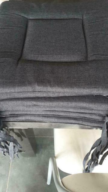 6 grijze  kussen om op stoelzitting te bevestigen beschikbaar voor biedingen
