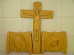 Croix antique crucifix antique Triptyque plâtre antique 1900, Antiquités & Art, Antiquités | Objets religieux, Enlèvement ou Envoi