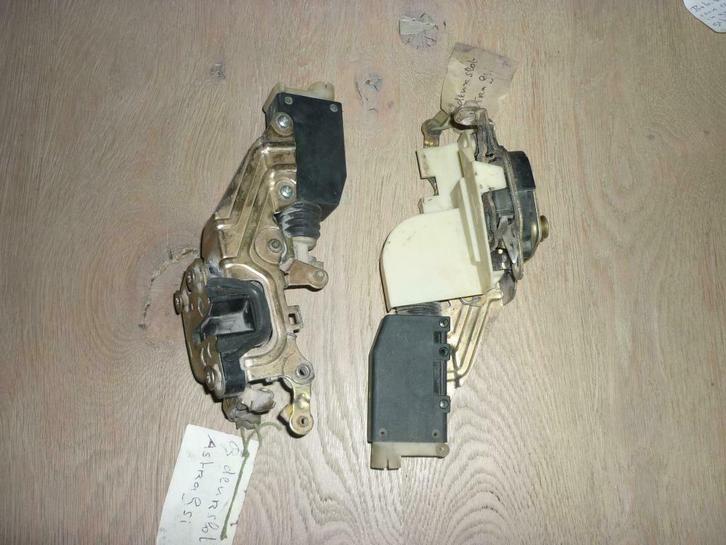 Deurslot mekaniek  L - R Astra F 1992 - 1998, Auto-onderdelen, Overige Auto-onderdelen, Opel, Gebruikt, Ophalen