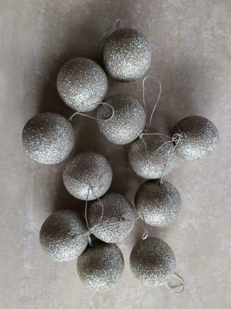 12 Zilveren glitter kerstballen dia 5 cm., Ophalen of Verzenden, Zo goed als nieuw