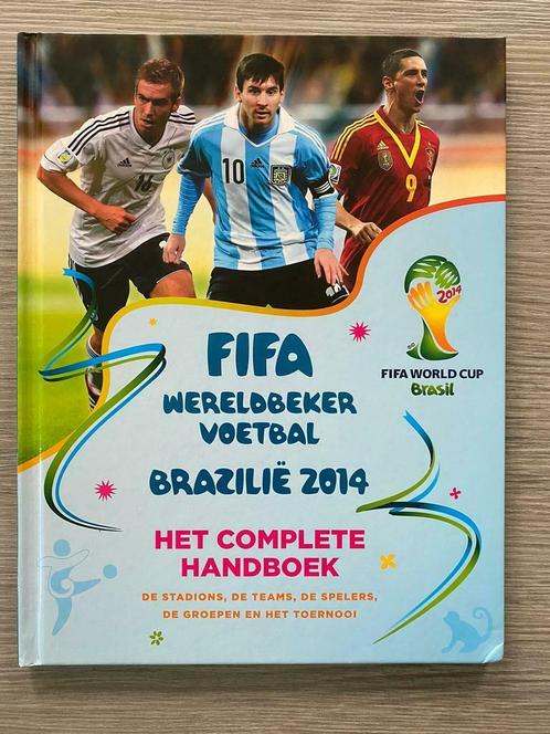 FIFA Wereldbeker voetbal Brazilië 2014, Livres, Livres de sport, Neuf, Sport de ballon, Enlèvement ou Envoi