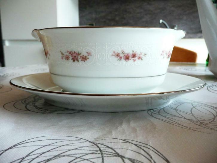 fijne, witte porseleinen saucière (sauskom)RC sri lanka L500, Huis en Inrichting, Keuken | Servies, Nieuw, Kom(men), Overige stijlen