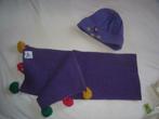 Bonnet et écharpe joliment décorés de couleur violette. Exce, Comme neuf, Fille, Bonnet, Enlèvement ou Envoi