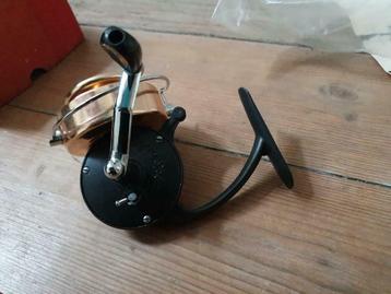 Moulinet à lancer ouvert Aqua spin n° 300. Nouveau, Enlèvement ou Envoi