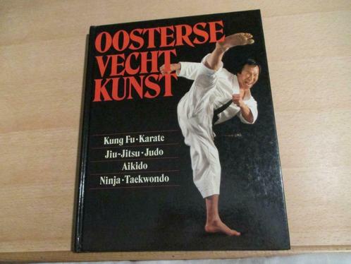 Oosterse vechtkunst – Peter Lewis Kung  Fu Karate  Jiu-jitsu, Livres, Livres de sport, Comme neuf, Sport de combat, Enlèvement ou Envoi