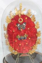 Globe Napoléon III décoré de papillons sur une armature, Enlèvement ou Envoi