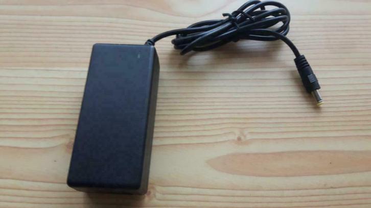 Batterij lader 12V / 24V / 36V / 42V / 2A, Caravans en Kamperen, Mobilhome-accessoires, Nieuw, Ophalen of Verzenden