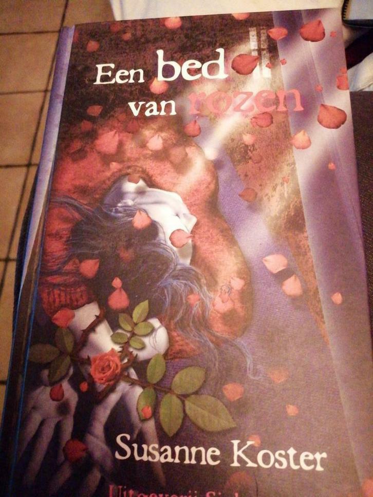 S. Koster - Een bed van rozen, Boeken, Kinderboeken | Jeugd | 13 jaar en ouder, Zo goed als nieuw, Ophalen of Verzenden