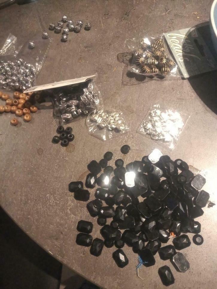 Lot van verschillende fantasiekralen, Hobby en Vrije tijd, Kralen en Sieraden maken, Ophalen of Verzenden