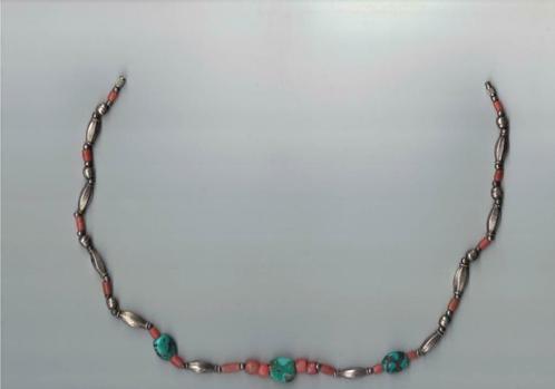 Bijou - Collier en argent avec perles de corail (?) (0071), Bijoux, Sacs & Beauté, Colliers, Utilisé, Argent, Argent, Avec pierre précieuse