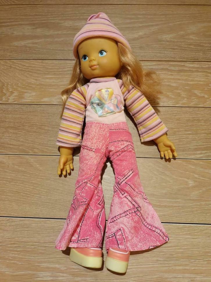 Pratende Falca pop van 40 cm, Kinderen en Baby's, Speelgoed | Poppen, Gebruikt, Overige typen, Ophalen of Verzenden